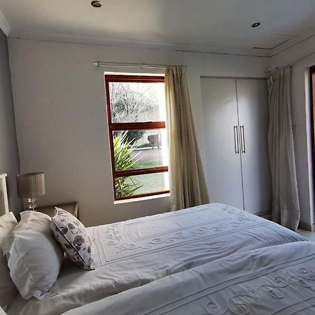 Somona Guest House Йоханесбург Екстериор снимка