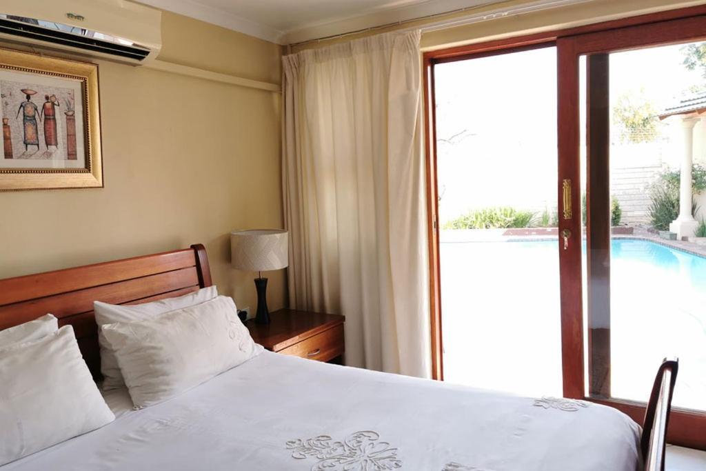 Somona Guest House Йоханесбург Екстериор снимка
