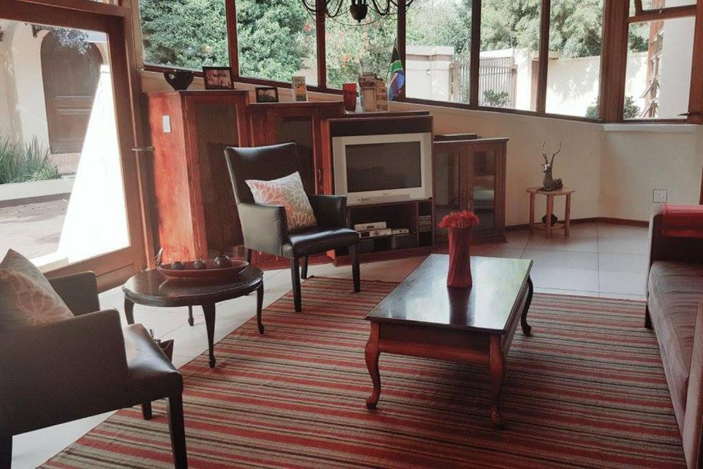 Somona Guest House Йоханесбург Екстериор снимка