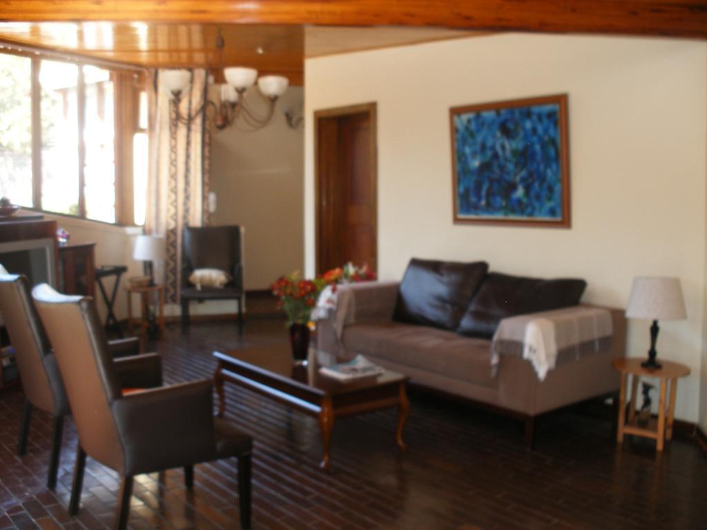 Somona Guest House Йоханесбург Екстериор снимка